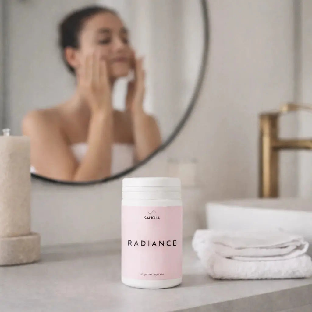 Femme à la peau rayonnante grâce au complément alimentaire RADIANCE de KANSHA et sa formule SkinAx²™